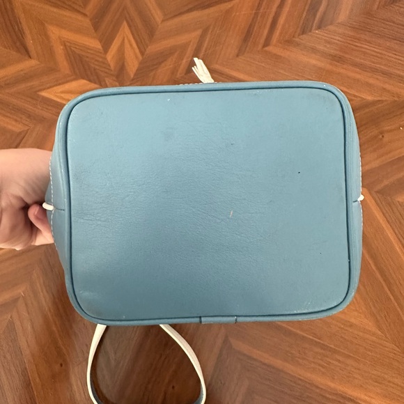 COACH blue & white leather mini drawstring bucket crossbody shoulder bag - Picture 5 of 8